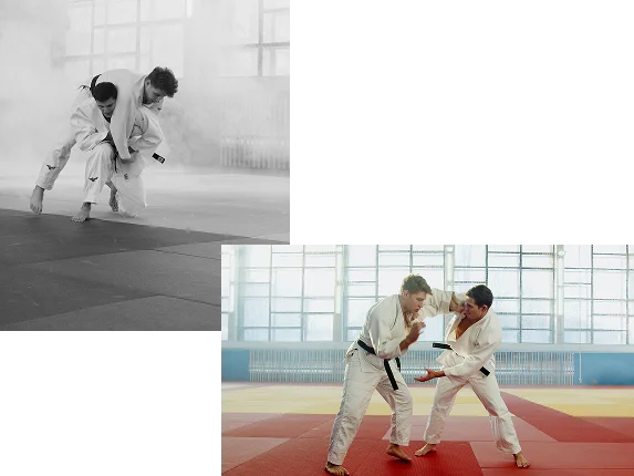 Atletas de judo praticando técnicas de sparring e arremesso em tatames em um dojo, demonstrando controle de pegada, equilíbrio e habilidades de treinamento em artes marciais